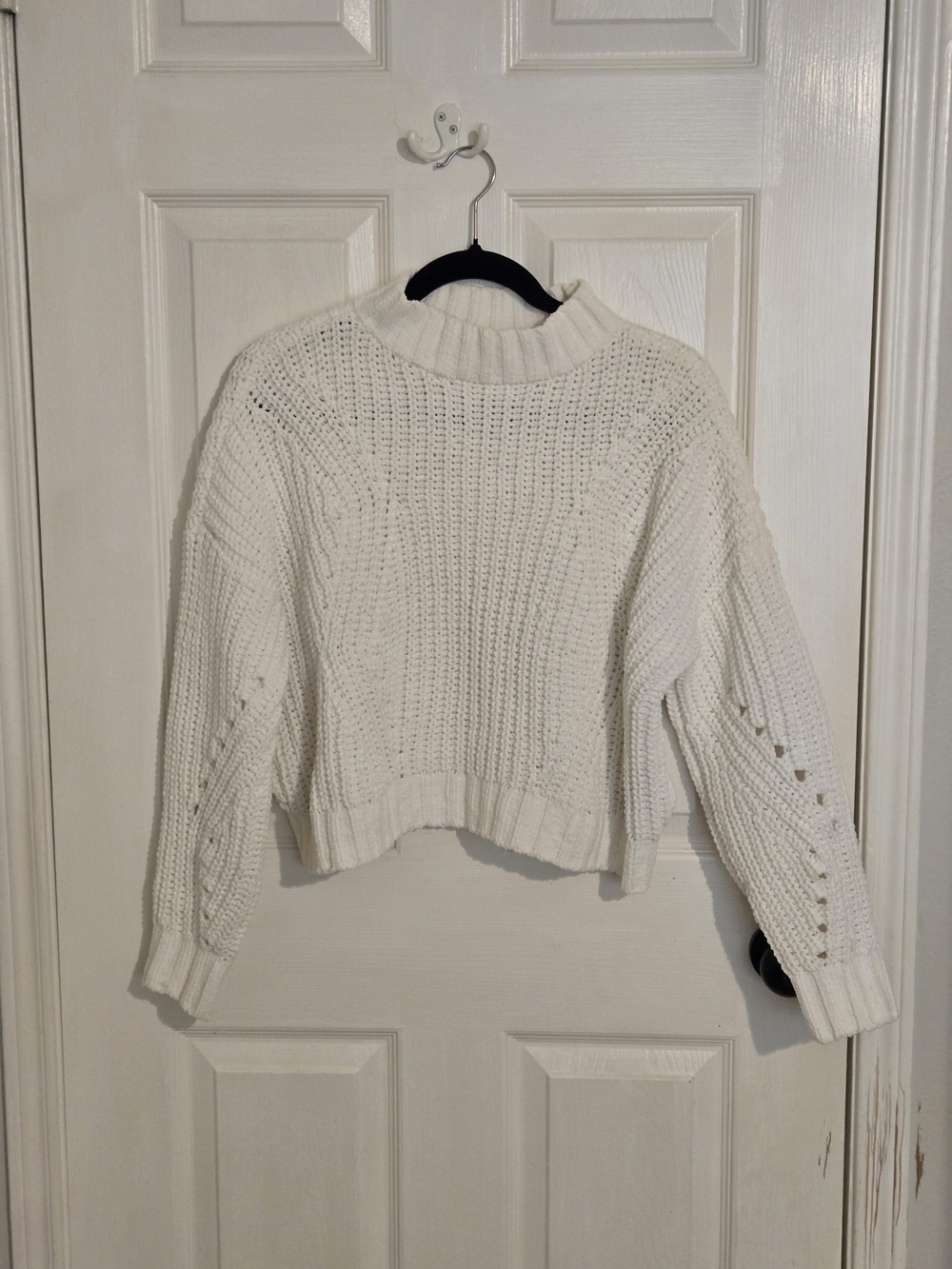 Hollister Cream Chunky Knit Sweater - Cozy Cable Pullover